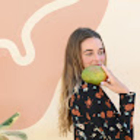 Meet your Posher, Danielle - Picture 1 of 1